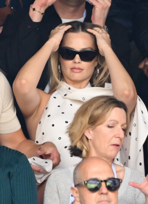 Margot_Robbie_at_Wimbledon_in_London_07-12-2024__37_3e2135e317692268.md.jpg