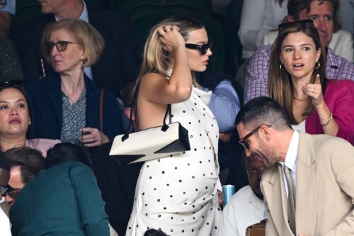 Margot_Robbie_at_Wimbledon_in_London_07-12-2024__42_291452e55e19080f.md.jpg