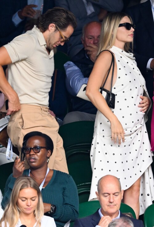 Margot_Robbie_at_Wimbledon_in_London_07-12-2024__47_8cf444463059d15c.md.jpg