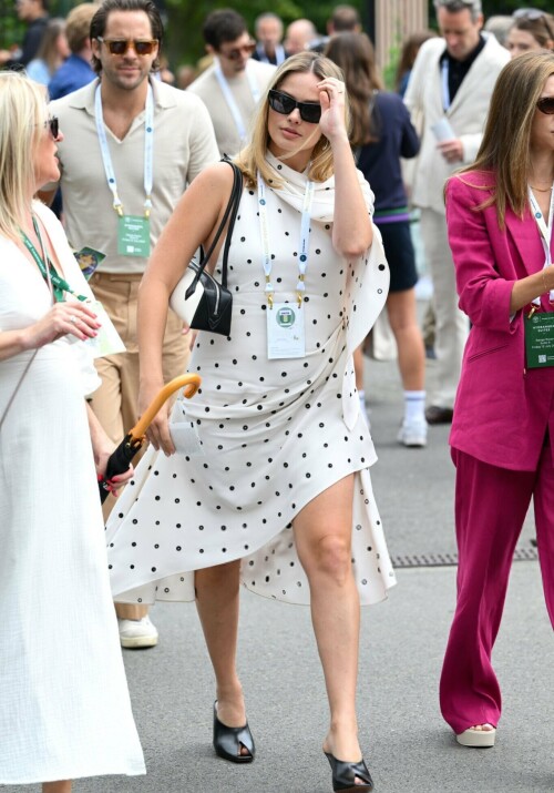 Margot_Robbie_at_Wimbledon_in_London_07-12-2024__51_2cc13b4abc0b8059.md.jpg