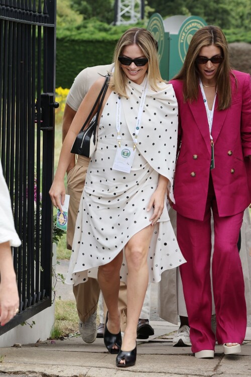 Margot_Robbie_at_Wimbledon_in_London_07-12-2024__8_5b1ae8d625704107.md.jpg