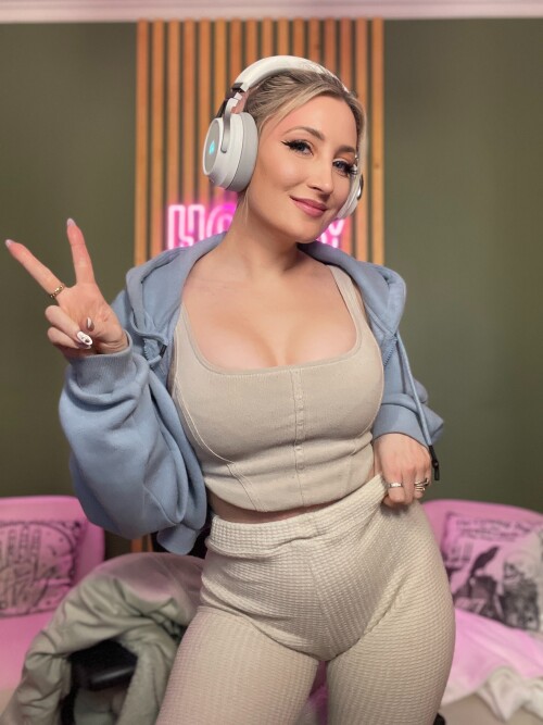 Holly Wolf Nude Leaked Onlyfans Photo Holly Wolf Nude Leaked Onlyfans Photo