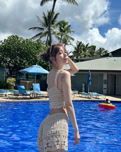 Photo by Sakura Miyawaki on September 24, 2024. May be an image of 2 people, pool and palm trees