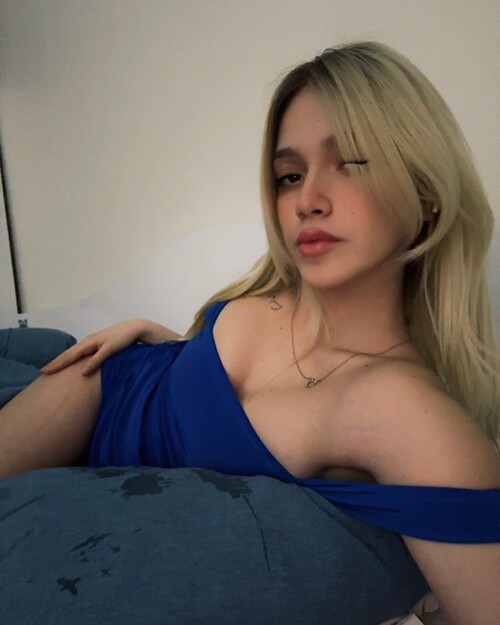 Photo-by-beril-on-December-09-2023.-May-be-a-selfie-of-one-or-more-people-blonde-hair-slip-and-chemise.6553554df439ff50.md.jpg