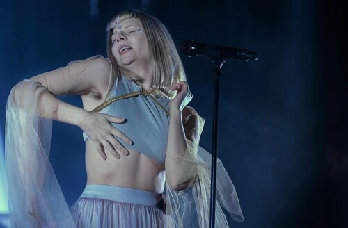 Photo-shared-by-MARIANA--on-March-17-2024-tagging-auroramusic.-May-be-an-image-of-1-person-and-concert.b88582527b765516.jpg