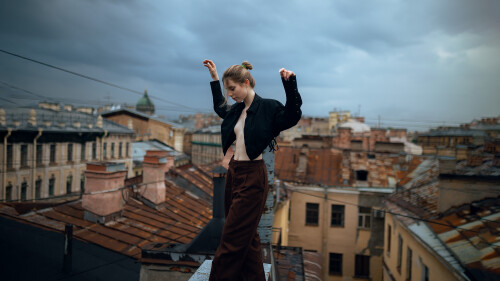 Pocrov.Alice.on.the.Roof.003ce46deb04e1ab113.jpg