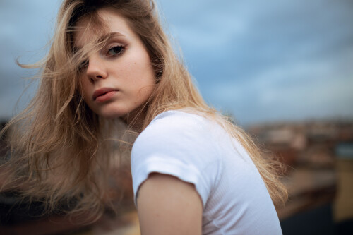 Pocrov.Alice.on.the.Roof.02338afd9566ea37b25.jpg