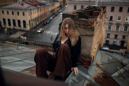 Pocrov.Alice.on.the.Roof.028e9dbec11b7d925fd.jpg
