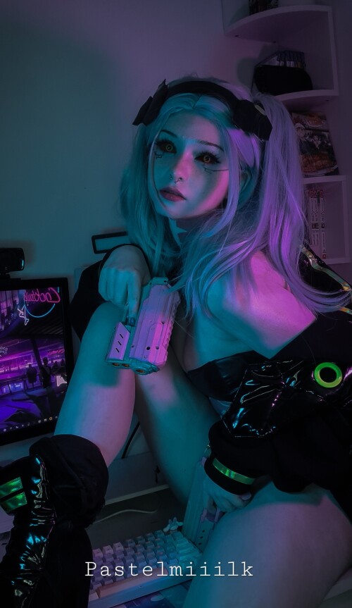 Rebecca-neon-lights-sitting-3863f74ad4ab7ebfe.md.jpg