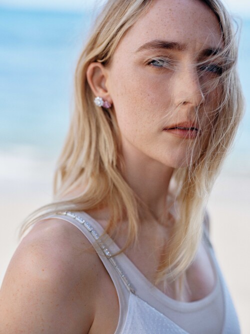 Saoirse-Ronan-Elle-magazine-December-2024-12c91ef5c930b47db.jpg