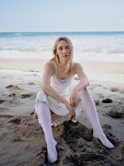 Saoirse-Ronan-Elle-magazine-December-2024-3b2c40ed2483ce27b.jpg