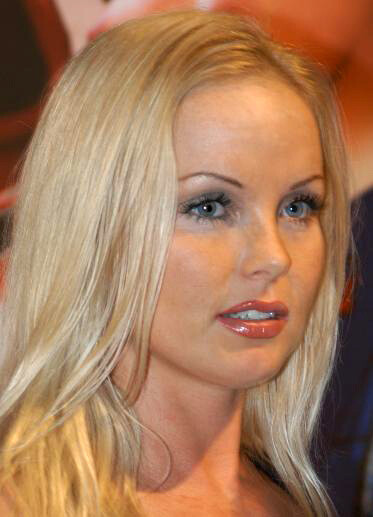 Silvia_Saint_adjust0b67f913940dc8c2.jpg