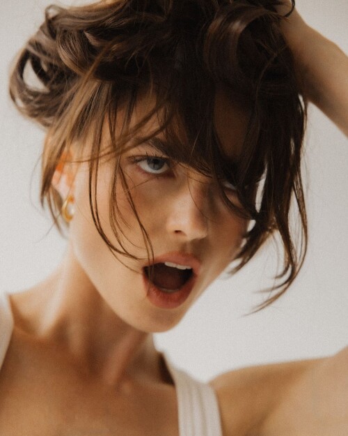 Studio-Session-with-lauravanbecker-some-moons-ago-3-which-one-is-your-favourite-xx-3ec99c3ca5ab4853f.md.jpg