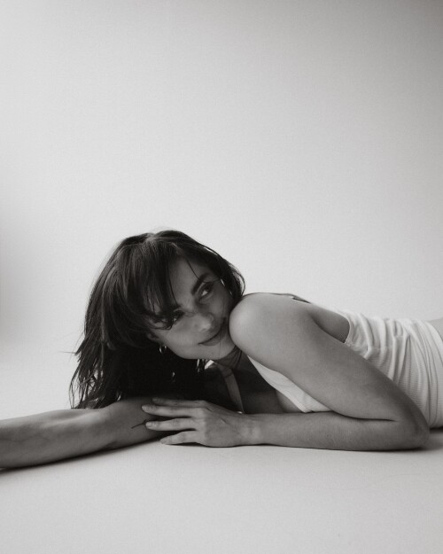 Studio-Session-with-lauravanbecker-some-moons-ago-3-which-one-is-your-favourite-xx-56989b13f116111be.md.jpg