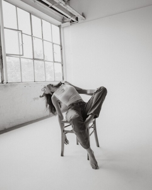 Studio-Session-with-lauravanbecker-some-moons-ago-3-which-one-is-your-favourite-xx-695d3af11fc57cc4d.md.jpg
