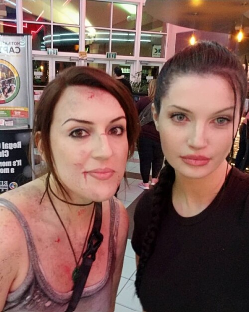 TR-So-I-dressed-as-old-school-Lara-swipe-for-more-pics--saw-the-new-TombRaiderMovie-last-night-thanks-to-my-friend-indra_rojas--and-it-was-awesome-Alicia-Vikander-Lara-was-very-raw-and27171f4e97aeef66.jpg