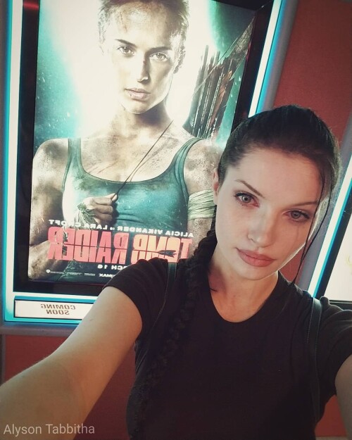 TR-So-I-dressed-as-old-school-Lara-swipe-for-more-pics--saw-the-new-TombRaiderMovie-last-night-thanks-to-my-friend-indra_rojas--and-it-was-awesome-Alicia-Vikander-Lara-was-very-raw-and87ea0b7d98e8467d.jpg