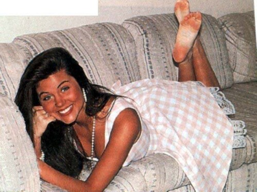 Tiffani-Thiessen-Feet-61245735202dc43dd5ae9d.md.jpg