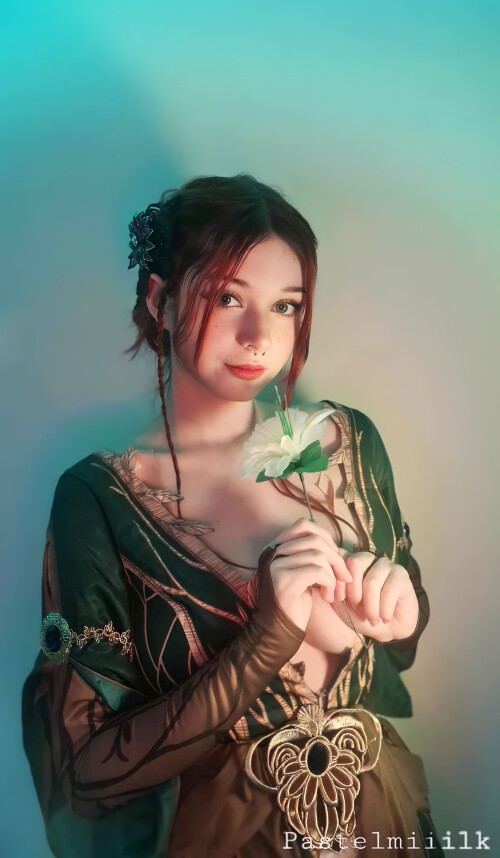 Triss-Cos-background-blue-4551ae13151583823.md.jpg