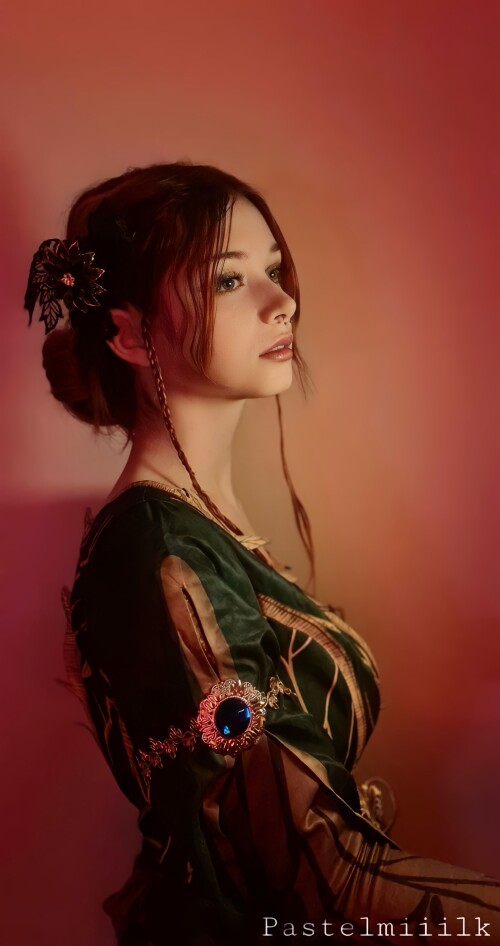 Triss-Cos-background-red33ccc4e6d1efe4c95.md.jpg