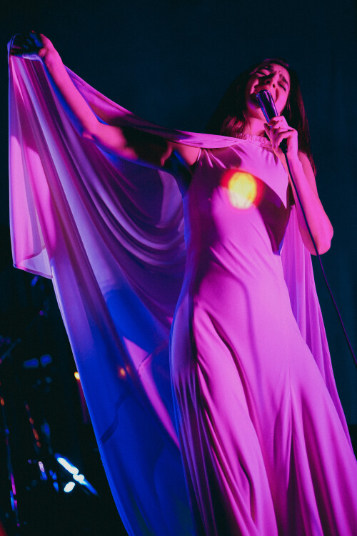 Weyes-Blood-930-Club-Washington-DC-02.27.23-Photo-by-Casey-Ryan-Vock-DSC08674d9eb15378d24039e.jpg