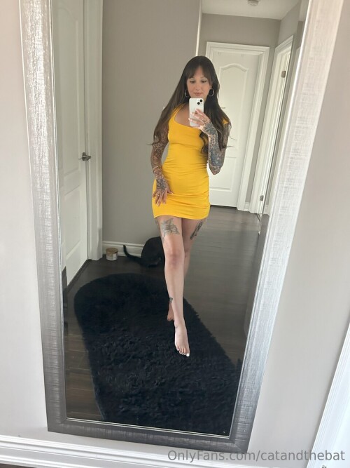 Yellow makes me feel sexy 1of4