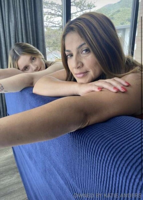Katie & Rose Anders | katieandrose Nude Leaked Onlyfans Photo Katie & Rose Anders | katieandrose Nude Leaked Onlyfans Photo