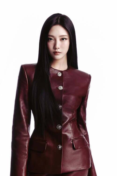 aespa-NINGNING-x-Versace-16fd3735b539a0a69.md.jpg