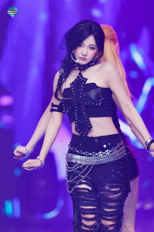 aespa_89764a455f0ef15f20.md.jpg