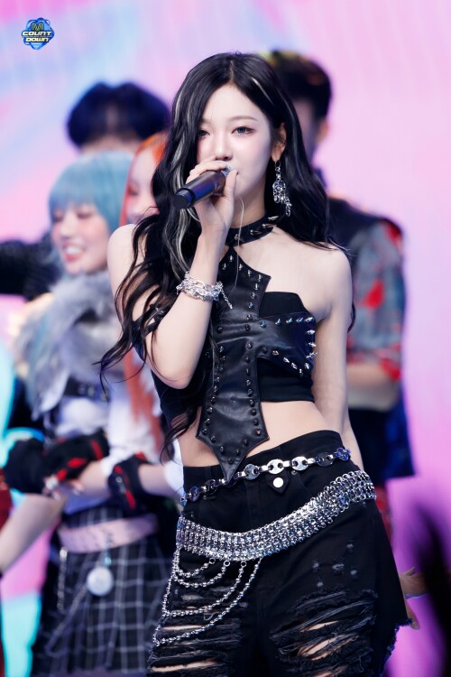 aespa_no1_335ab215de77df49b5.md.jpg