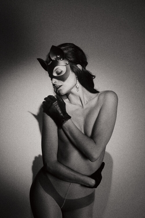 alice-greczyn-catmask-02331f22317804ec83d.jpg