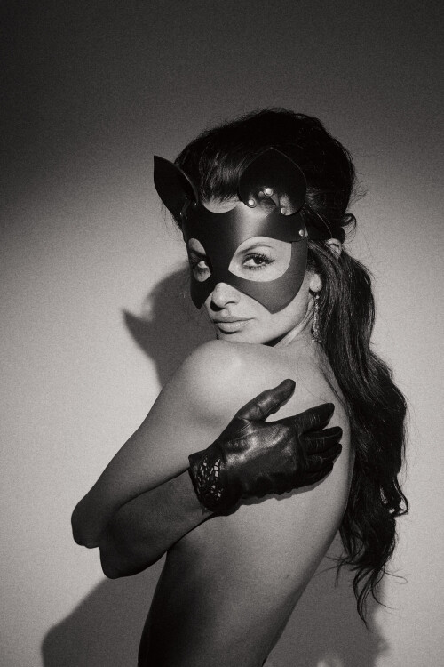 alice-greczyn-catmask-0241d01f2836192352a.jpg