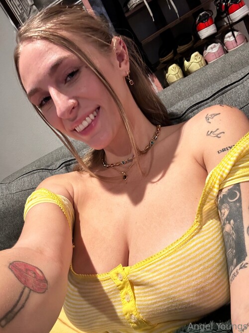 Angel Youngs / angelyoungsxxx Nude Leaked Onlyfans Photo Angel Youngs / angelyoungsxxx Nude Leaked Onlyfans Photo