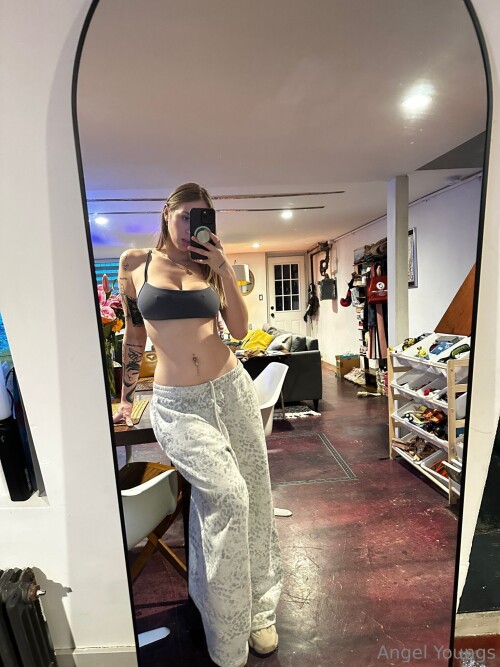 Angel Youngs / angelyoungsxxx Nude Leaked Onlyfans Photo Angel Youngs / angelyoungsxxx Nude Leaked Onlyfans Photo