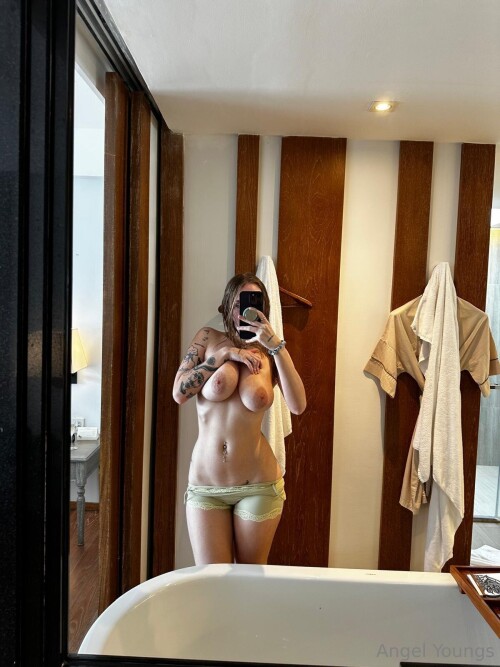Angel Youngs / angelyoungsxxx Nude Leaked Onlyfans Photo Angel Youngs / angelyoungsxxx Nude Leaked Onlyfans Photo