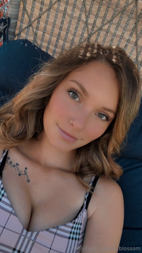 Lili.blossom / Lilly_Blossom Nude Leaked Onlyfans Photo Lili.blossom / Lilly_Blossom Nude Leaked Onlyfans Photo