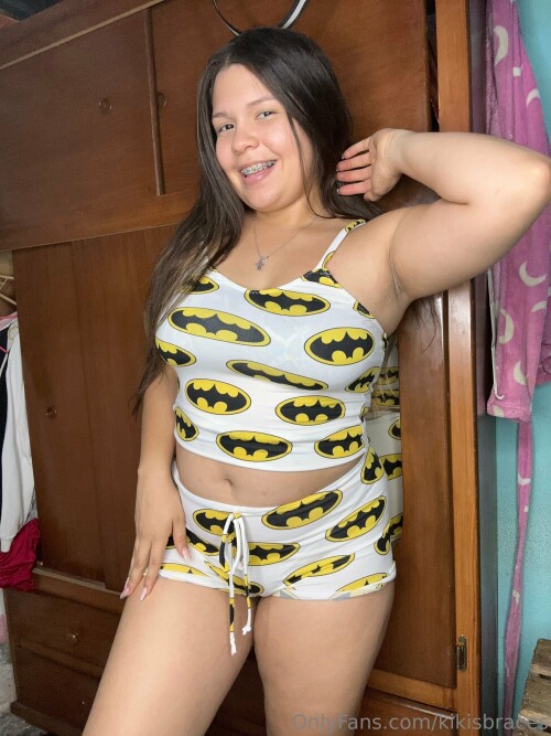 kikisbraces Nude Leaked Onlyfans Photo kikisbraces Nude Leaked Onlyfans Photo