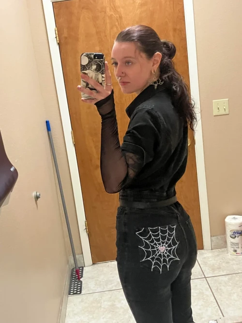 beep-boop-i-painted-my-jumpsuit-pocket-and-its-10x-cuter-v0-whiyrxqw1erd1ffe29dcfb54341ac.webp