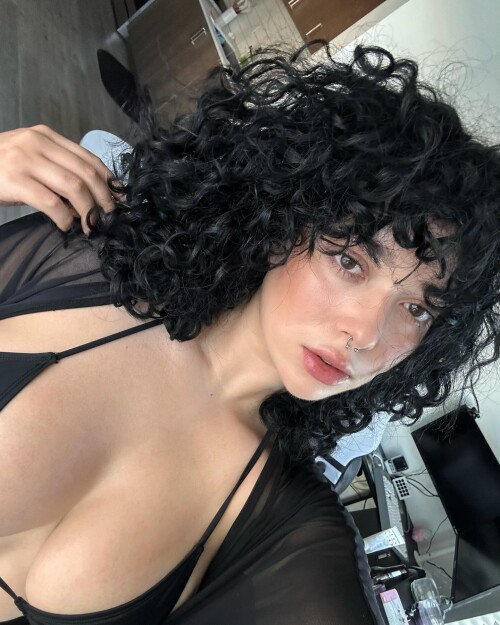 briannagutz__2025-05-21T183310.000Z_1cc4f8c02aebbbb03.jpg