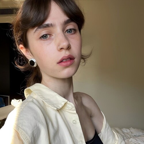 clairo3768a73340664e9b.jpg