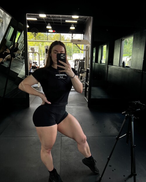 coraashleyy_1727047858_3463050895750253460_30078837eea9071e42638ed1.md.jpg