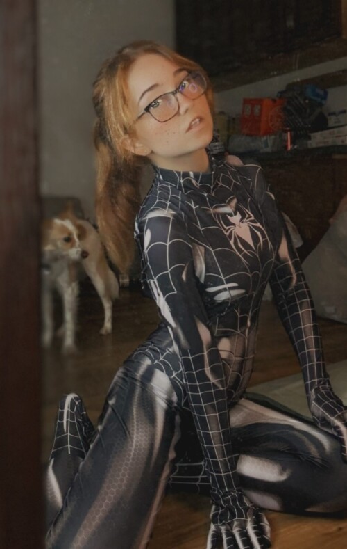 cosplay-spider-lyss-4a6b0b11e840a88dc1.md.jpg