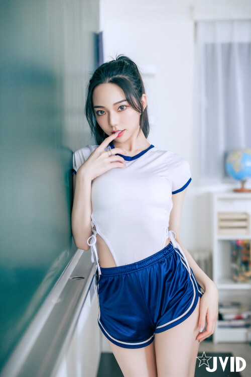d3291615abbd109b31b7a0b2310f2d9c100f5ef851bd16981bf2d5e5e05c62ce34540c1189403be4.jpg