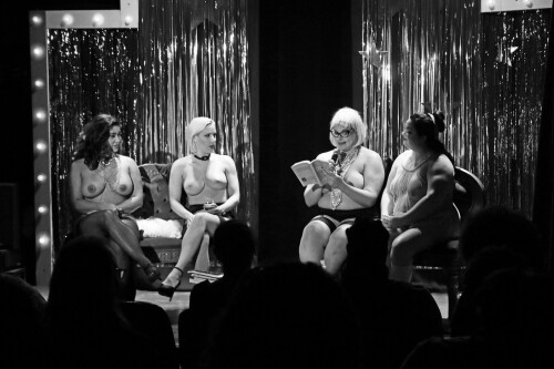 dallas_nsfw_20170708nakedgirlsreading_roderickpullum_02307274a79b15255ae.md.jpg