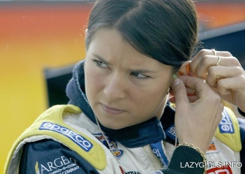 danica_patrick_danica_patrick__23__doi92oD.sized64e1648aeb4817f1.jpg