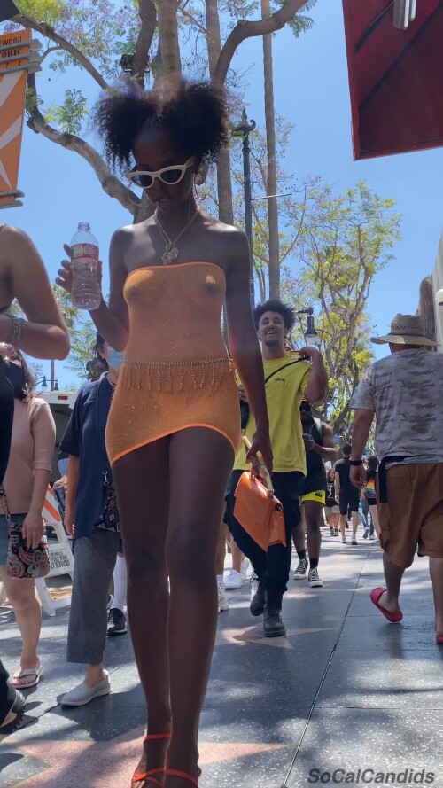 ebony-exhibitionist_4K.MP4_snapshot_04.58.022192438a1ed52a86f.jpg