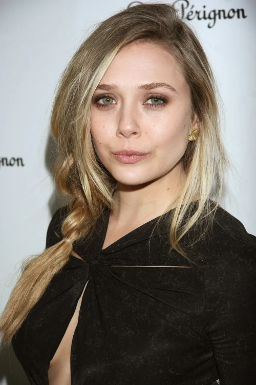 elizabeth-olsen-37th-annual-film-critics-association-awards-v0-entd9c8jsu0a14502c9b0e5ba2b60.webp