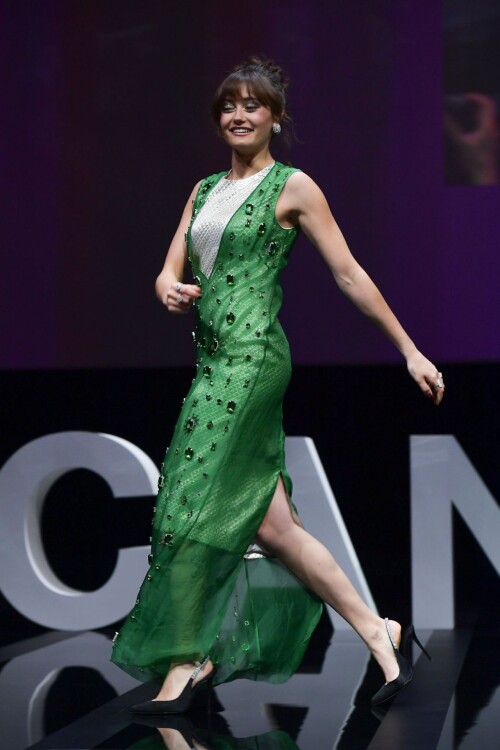 ella-purnell-pink-carpet-at-canneseries-iff-in-cannes-04-06-2024-75da4c25fc4c33776.md.jpg