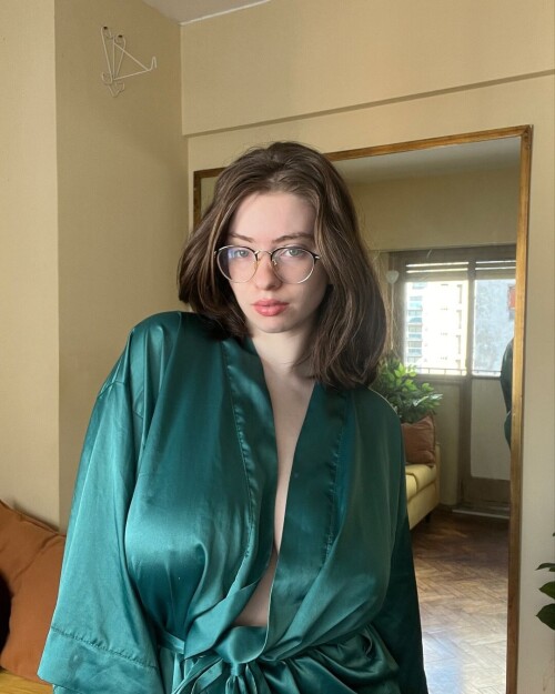 emiilyemika-photo-C_HRZD9odkw-20240826_000130_4566990161a3967bd9763c91c.jpg