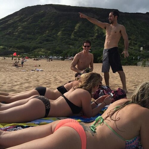 emily_bett_rickards_bikini_friends25baa41e0a19582c0.jpg